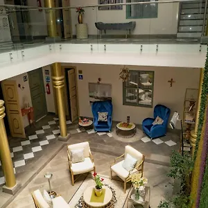 https://adamas-house-hotel.hotelsquito.com